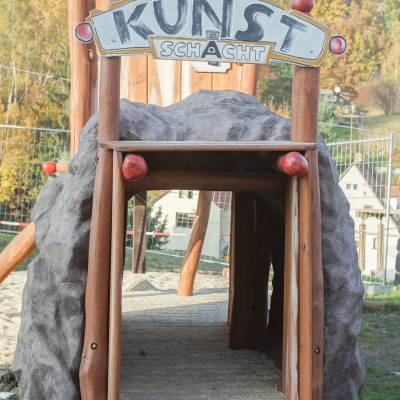 Spielplatz Burgkania: "Kunststollen"